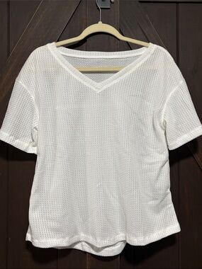 Women’s V-Neck Waffle Short Sleeve Top - White